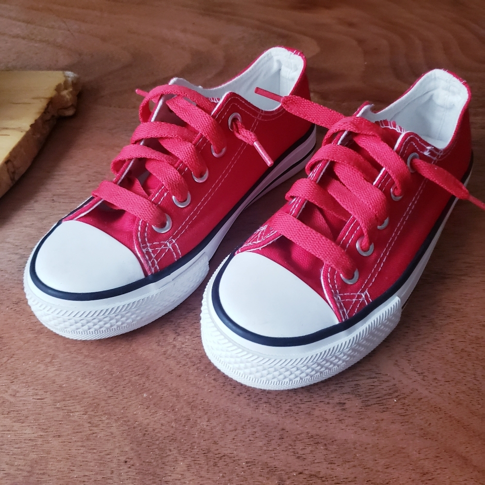 LA COLLECTION Kids Sz 33 EUR (1.5 US) Red Low top Sneakers